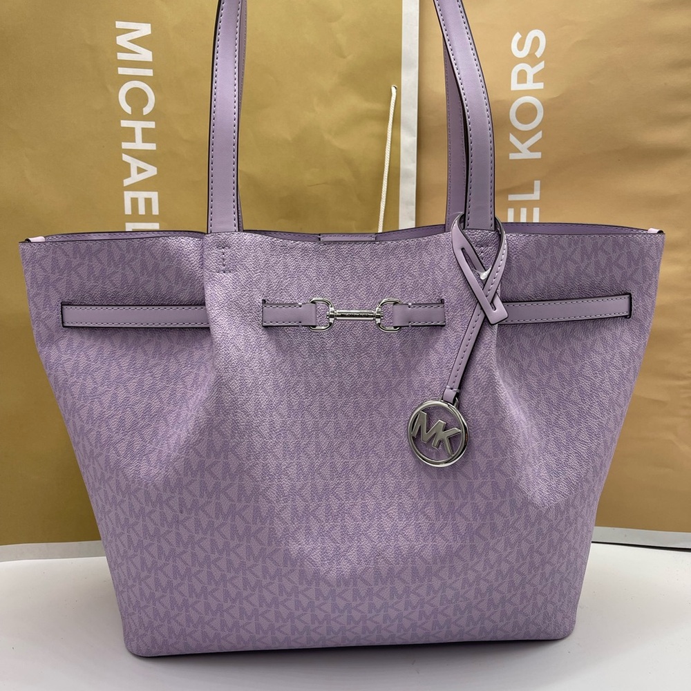 MICHAEL KORS Carson Large Signature Logo Shoulder Tote Bag
Light Quartz
NWT - Picture 14 of 16
